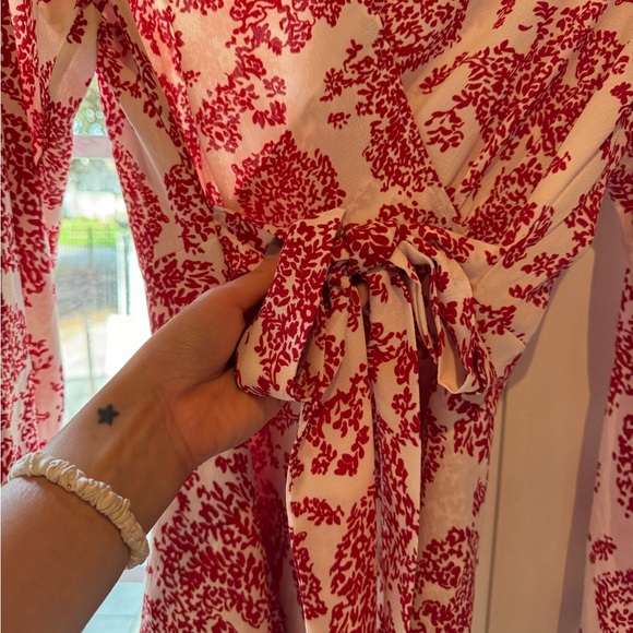 Cute floral romper worn once (AIMCOO) - Picture 3 of 4